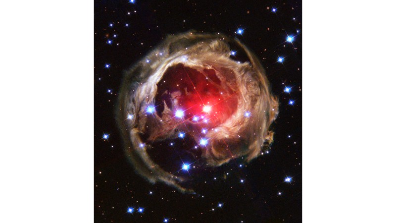 Una estrella rama gigante asintótica (AGB) llamada V838 Monocerotis